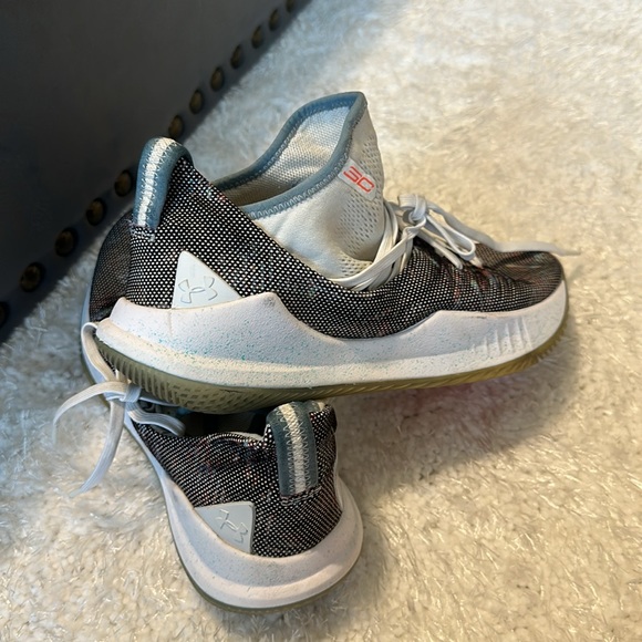 Under Armour Curry Basketball - Picture 4 of 4